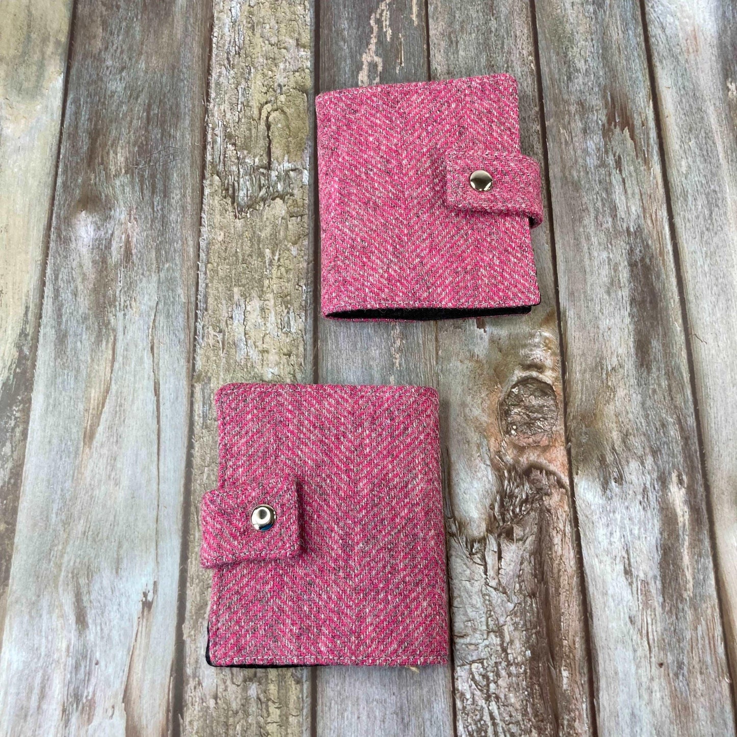 Left Handed Bi-Fold Shetland Sea Pinks Wool Tweet Wallet