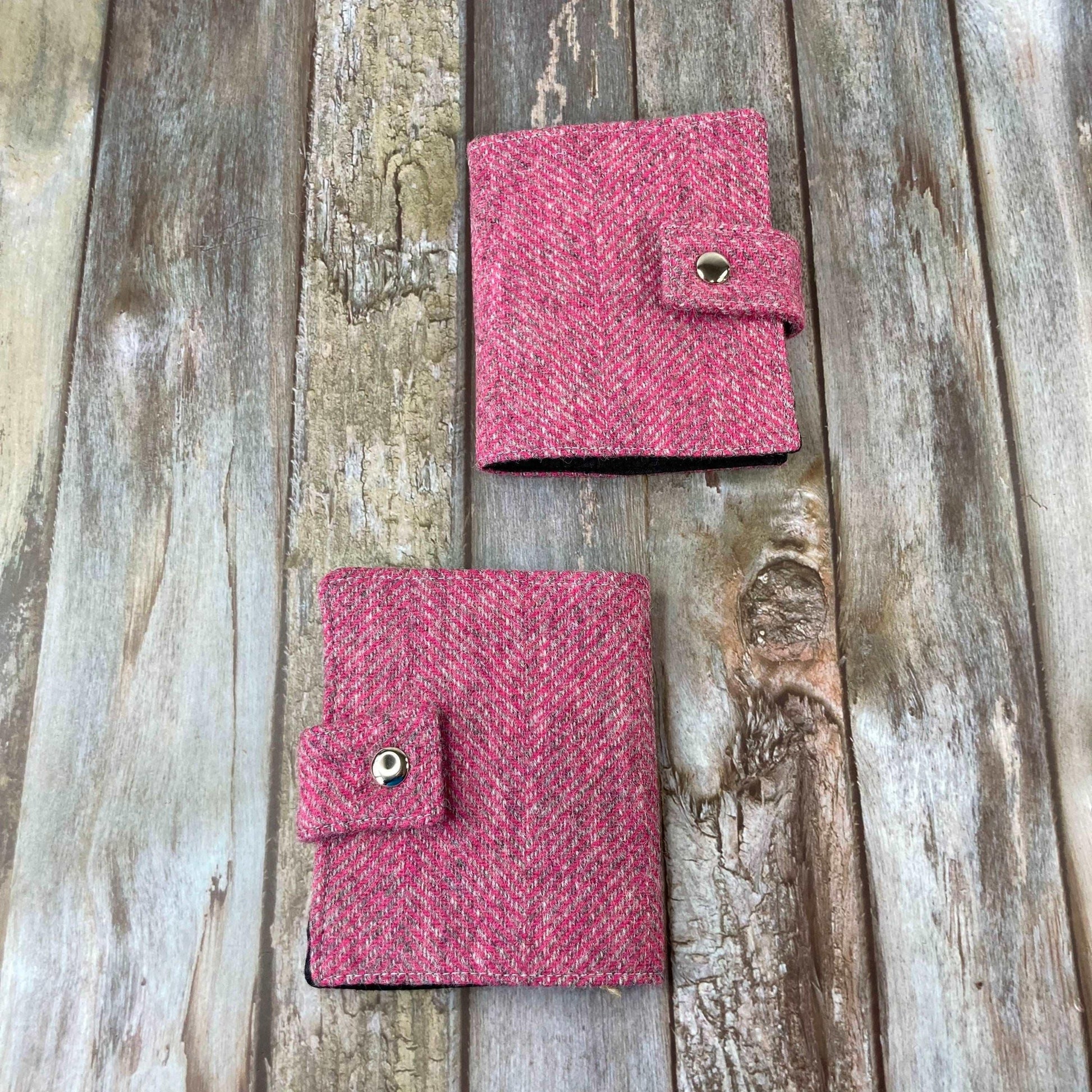 Left Handed Bi-Fold Shetland Sea Pinks Wool Tweet Wallet