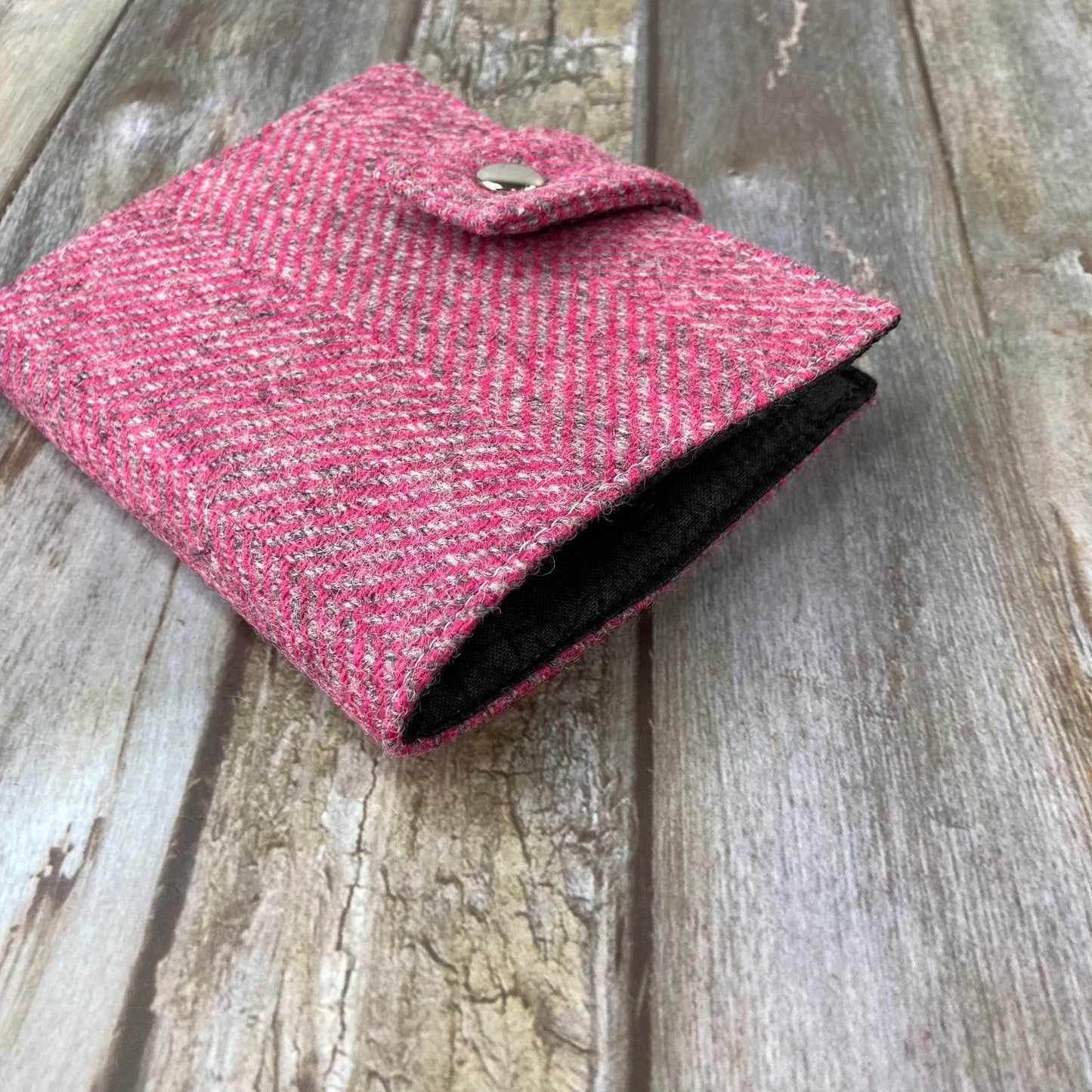 Left Handed Bi-Fold Shetland Sea Pinks Wool Tweet Wallet