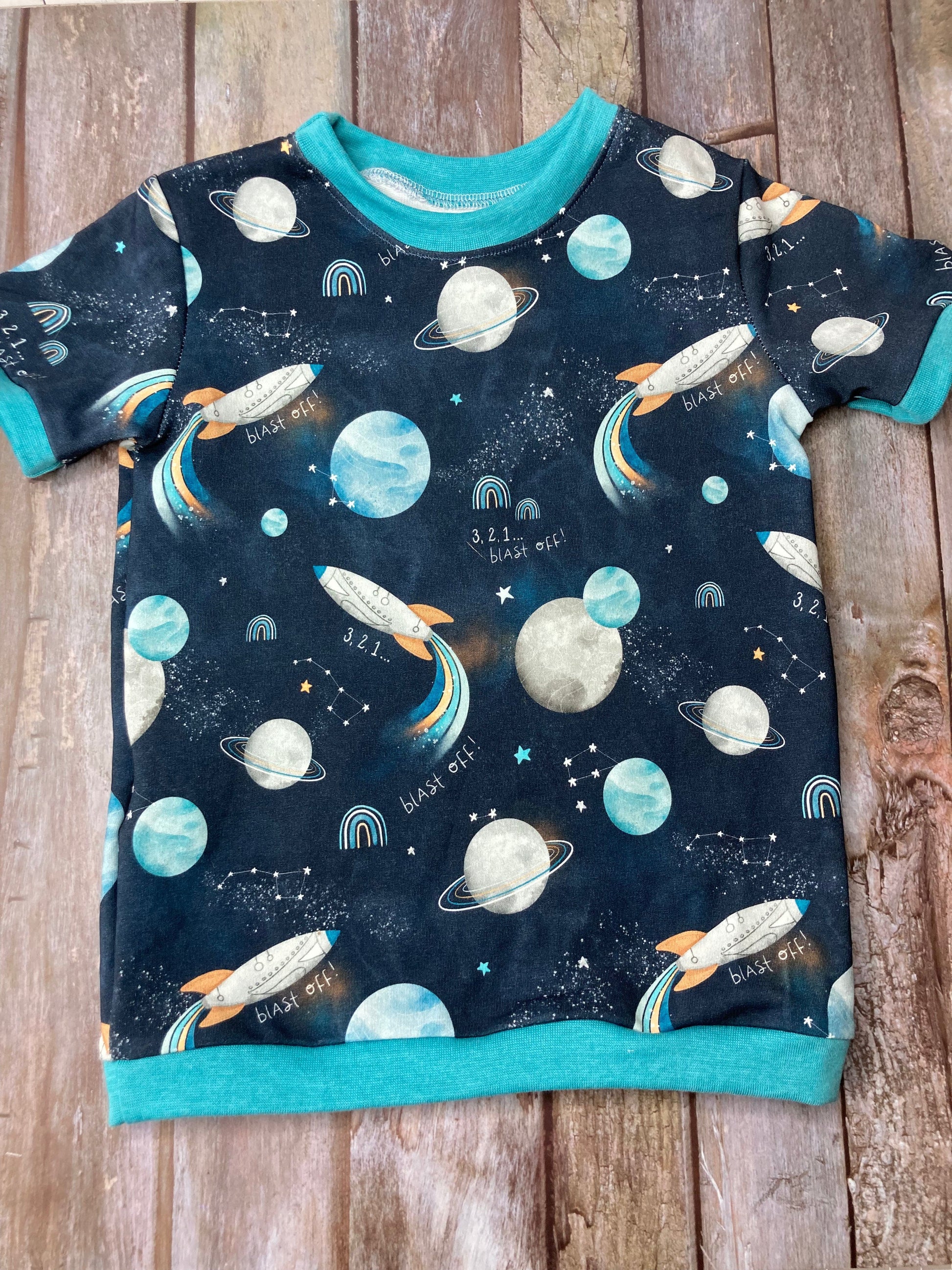 Kids Cuffed T-shirt | Space Rocket Blue