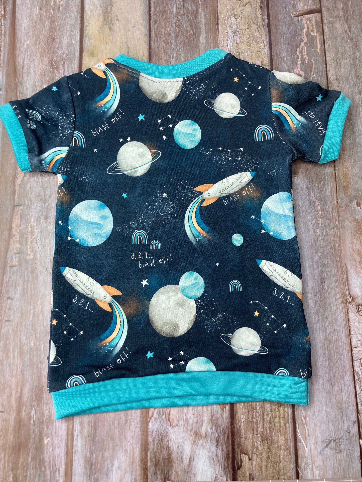 Kids Cuffed T-shirt | Space Rocket Blue