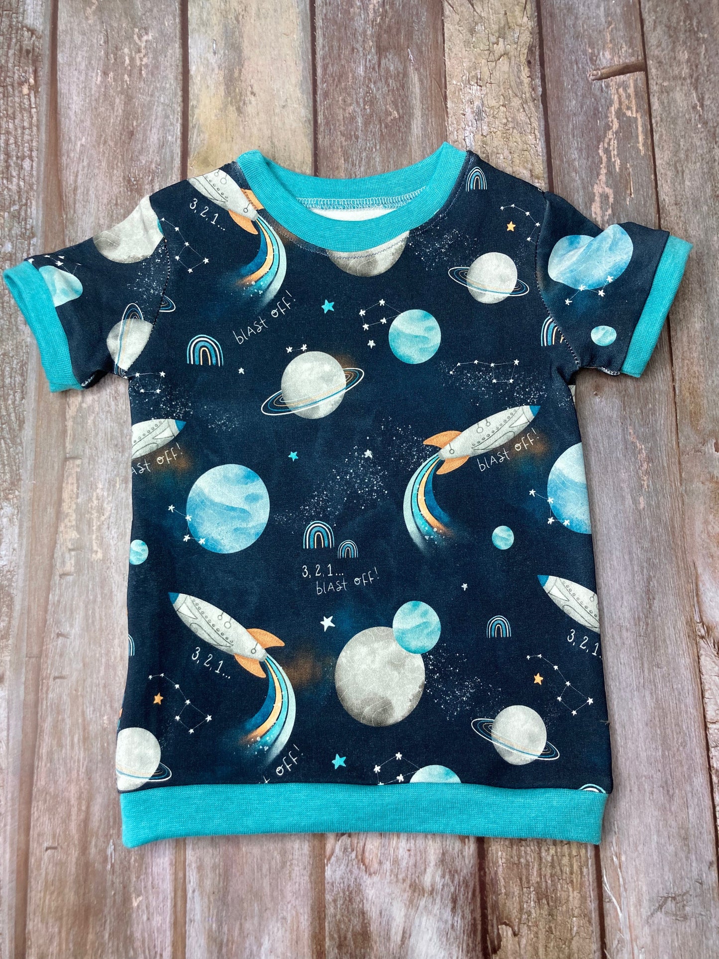 Kids Cuffed T-shirt | Space Rocket Blue