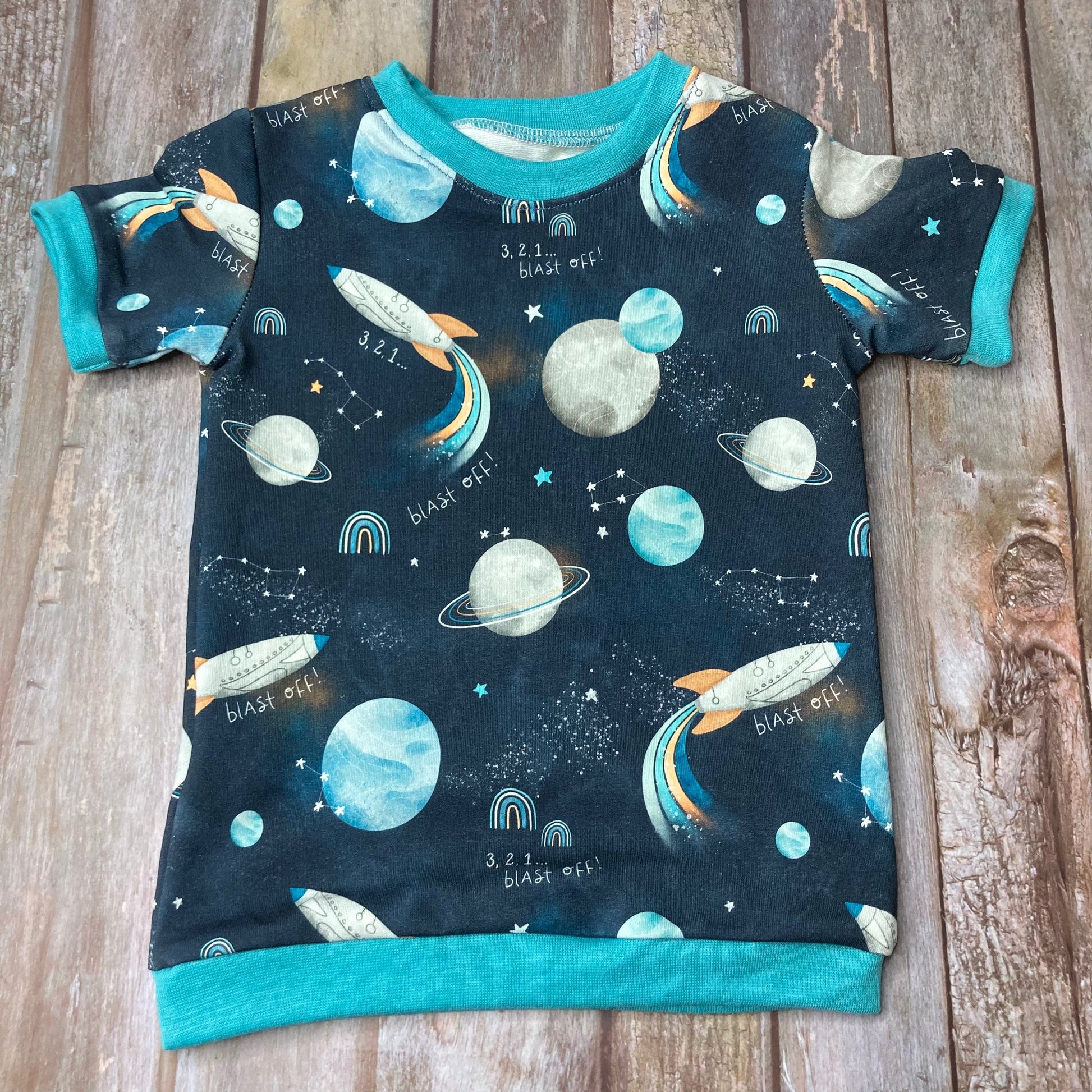 Kids Cuffed T-shirt | Space Rocket Blue